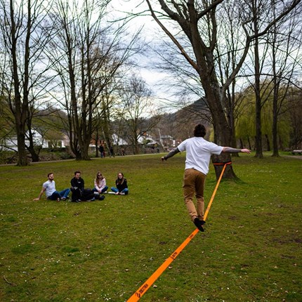News 12 du site de vente en ligne de tyroliennes et slacklines 2BEXTREM